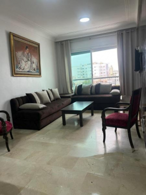 Cozy Downtown Studio with Skyline Views and 9 minutes away to Beach